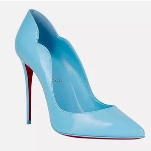 💯 Authentic Christian Louboutin baby blue scalloped 4” heel.